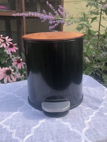 Metal counter top compost